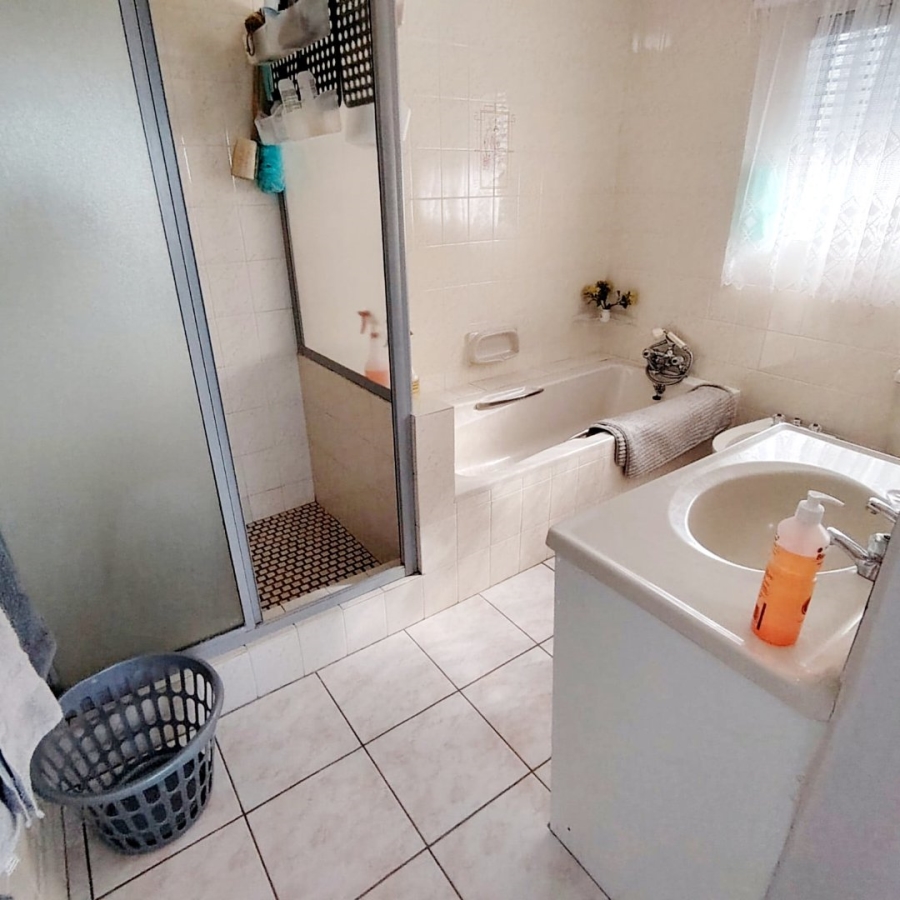 5 Bedroom Property for Sale in Vincent Heights Eastern Cape